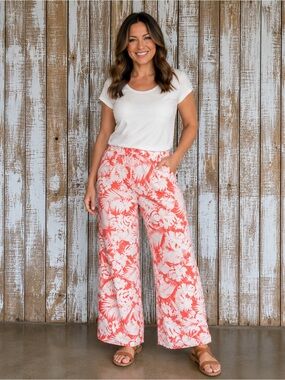 Women’s Coral & White Tropical Print Cropped Pants